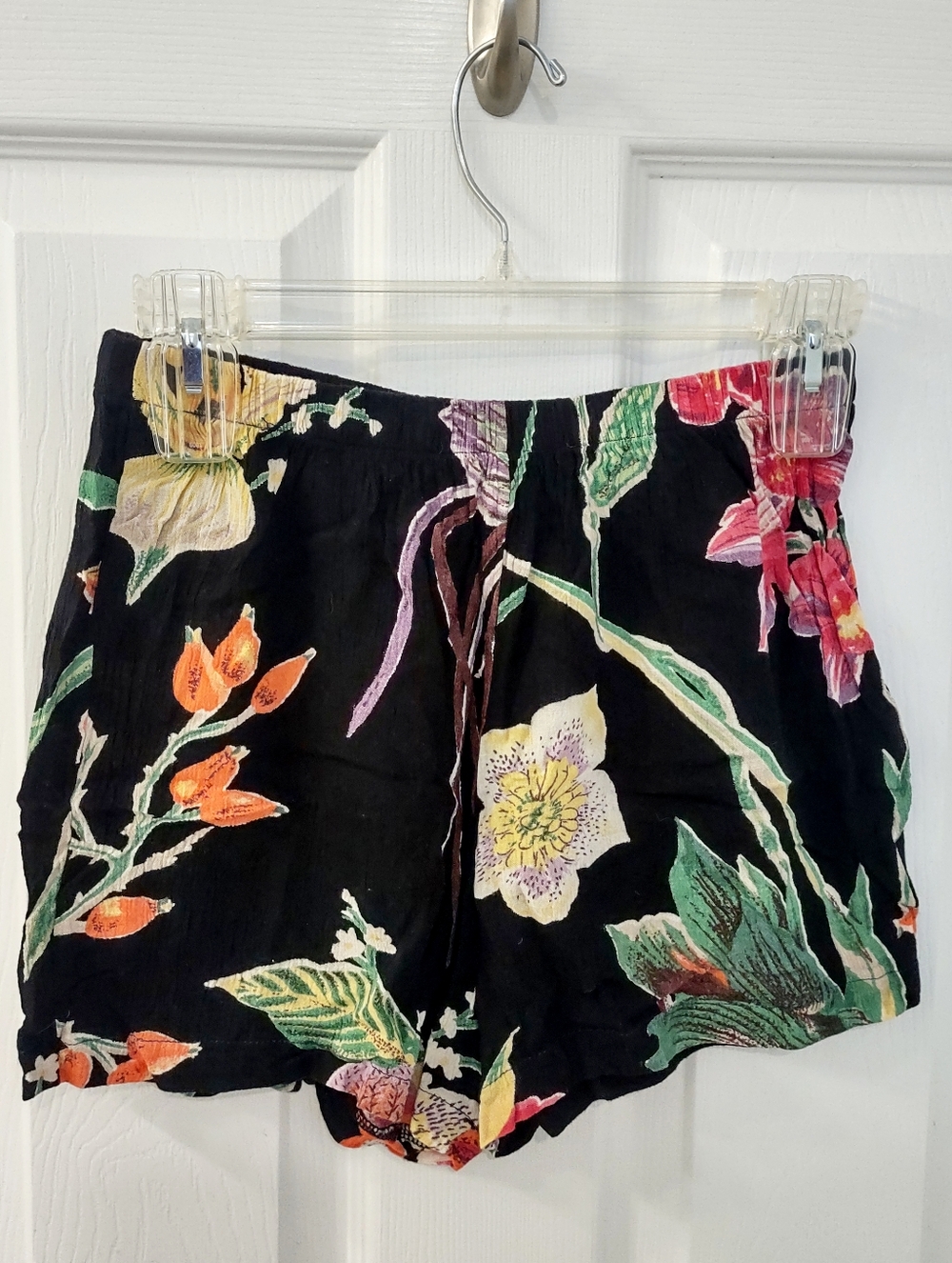 Urban Revival Urban Outfitters Tropical Floral Black Flowy Elastic Shorts Size M